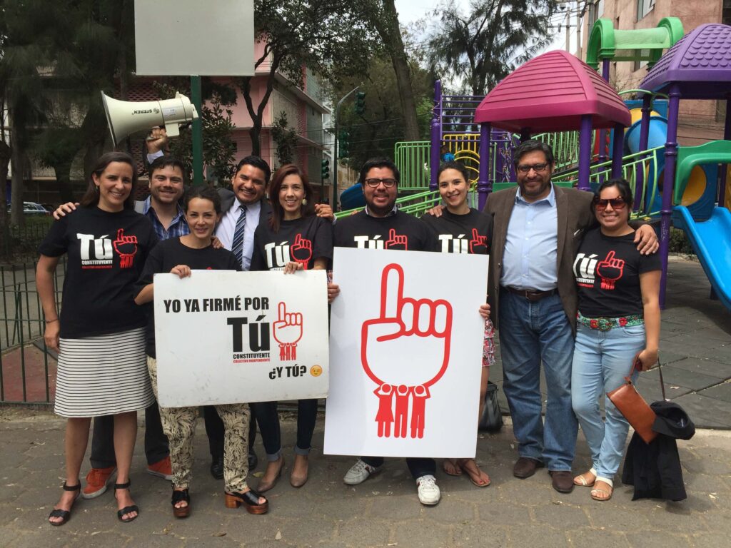 Ciudadanas y ciudadanos de Ruta Cívica participando en la campaña 
#TúConstituyente para incidir en la nueva Constitución de la 
Ciudad de México